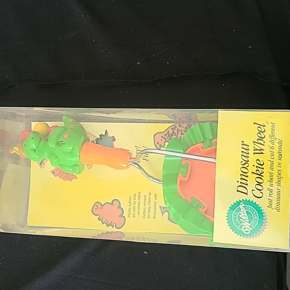 New vintage Wilson 1994 dinosaur cookie cutter wheel